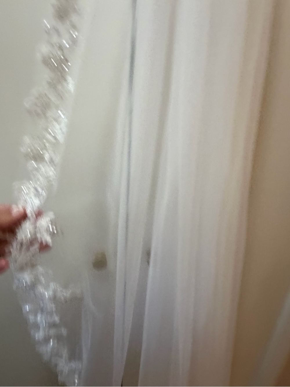 Embroidered Lace Bridal Veil Trim in Ivory - Picture 9 of 11